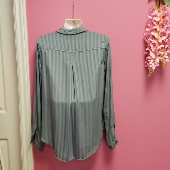 NWOT 💕💕Anthropologie Blue Shirt Blouse Top - Picture 8 of 12